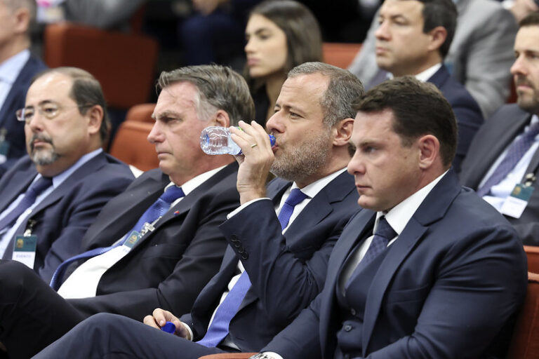 Cenário Político Brasileiro: Análise das Tensões de 2025