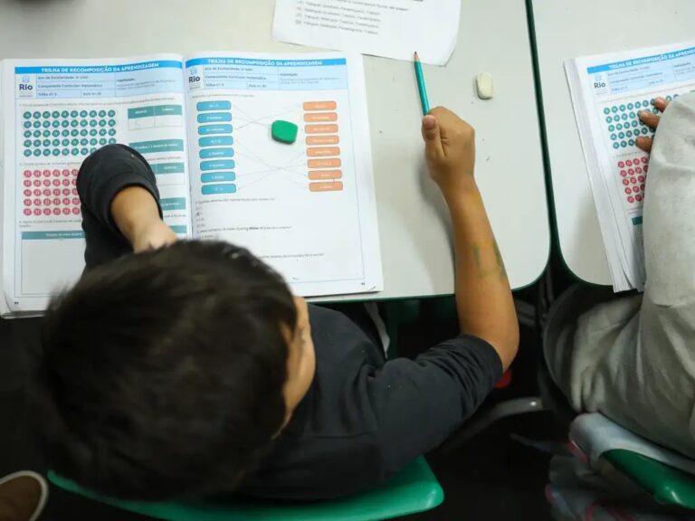 Como a Esquerda Busca Manter o Controle Ideológico na Educação Brasileira