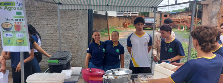 Feira Integrada de Agronegócio e Tecnologia Revoluciona Ensino em Varzelândia