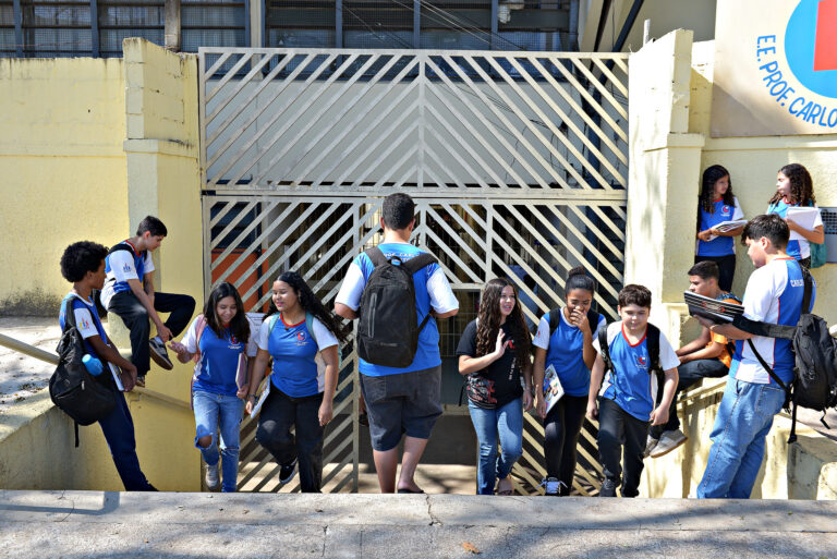 Frequência Escolar em SP Registra Alta Histórica e 258 Mil Alunos Aumentam Presenças Diárias