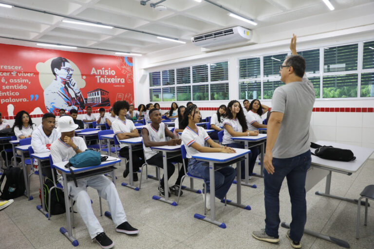 Iniciativas Valorizam Servidores da Educação na Bahia em 2025