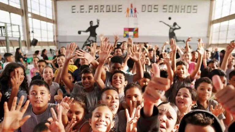 Inovação Educacional: Escola do Litoral de SP Cria Novo Modelo de Ensino