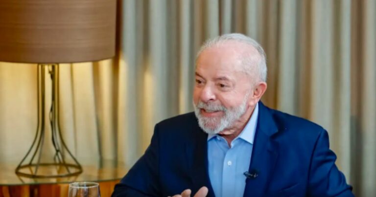 Lula Propõe Fim da Escala 6x1 e Celebra Vitória Contra Tarifas de Trump