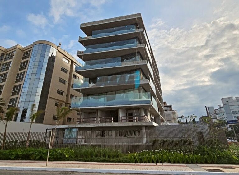 Mercado Imobiliário de SC Foca em Paulistas de Alta Renda com Projetos Exclusivos