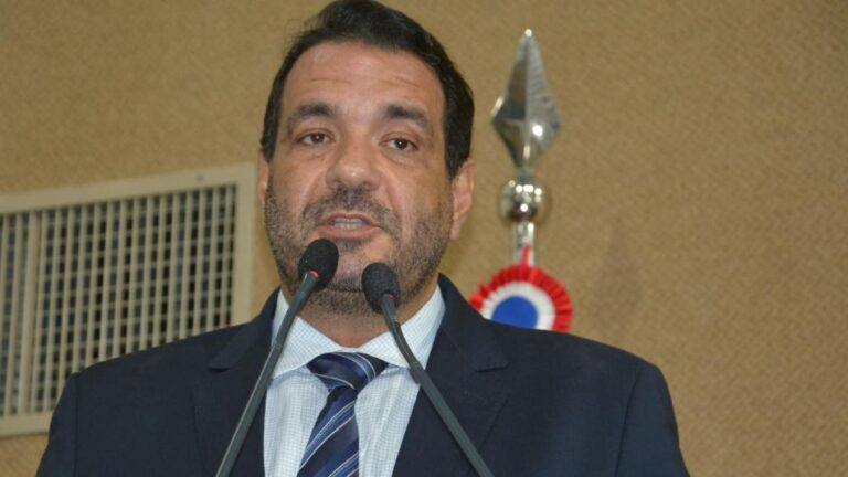 Alan Sanches Critica Atraso de Salários na Saúde da Bahia