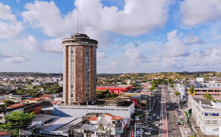Camaçari: Um Novo Polo Econômico da Bahia com Crescimento Recorde em 2025