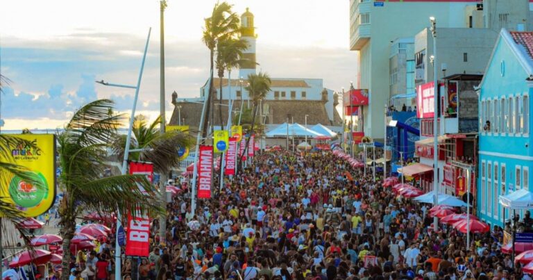 Carnaval 2026: Salvador pode receber mais de 1,2 milhão de turistas e gerar R$ 2,6 bilhões na economia Carnaval 2026: Salvador pode receber mais de 1,2 milhão de turistas e gerar R$ 2,6 bilhões na econom