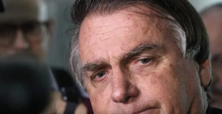Defesa de Bolsonaro Renova Pedido de Prisão Domiciliar Baseado em Saúde