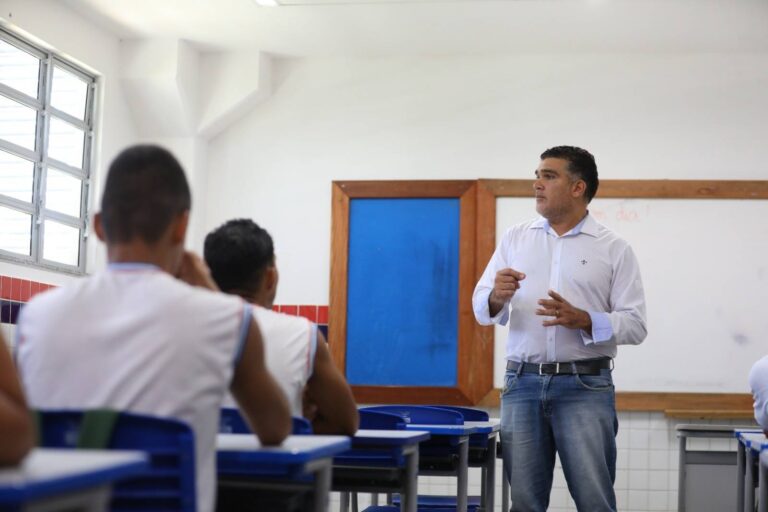 Educação na Bahia: Seleção Abre Quase 3 Mil Vagas Temporárias Educação na Bahia: Seleção Abre Quase 3 Mil Vagas Temporárias