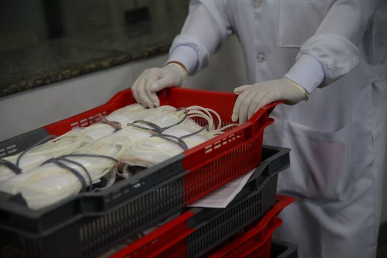 Estoques Críticos de Sangue na Bahia: Hemoba Convoca Urgência em Doações