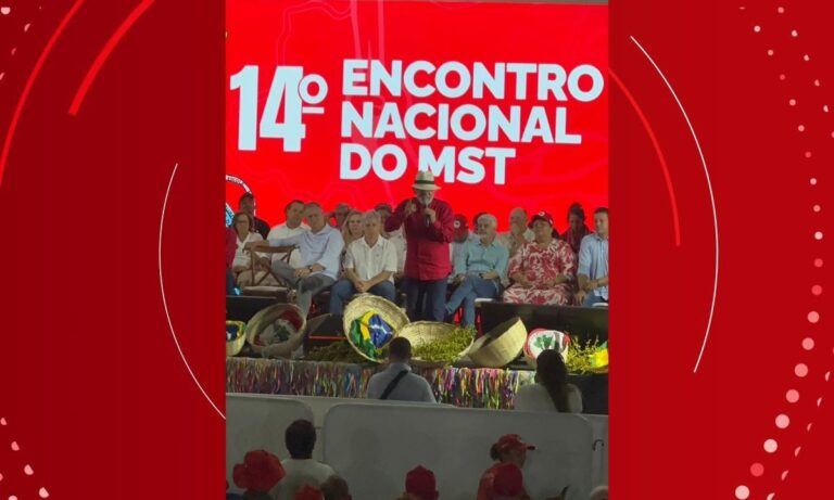 Lula Anuncia Desapropriação de Fazenda em Evento do MST em Salvador