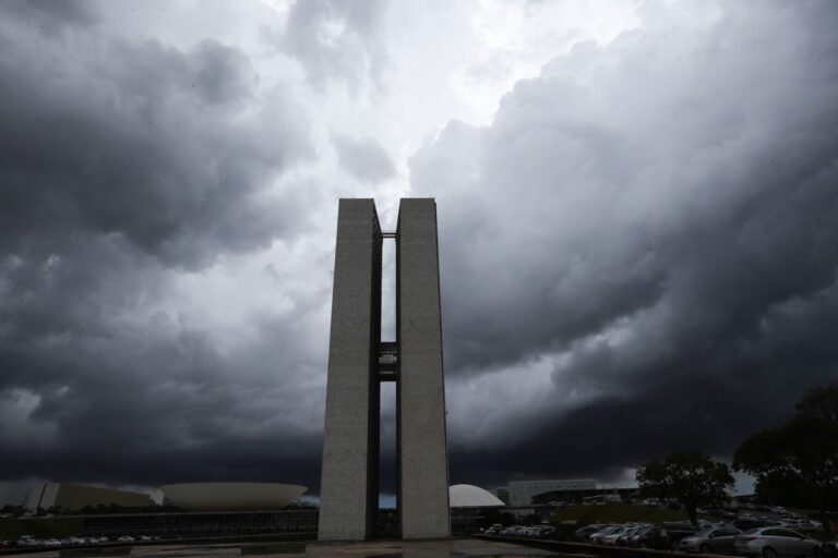 Revanche na Política Brasileira: Armadilhas e Desafios para o Futuro