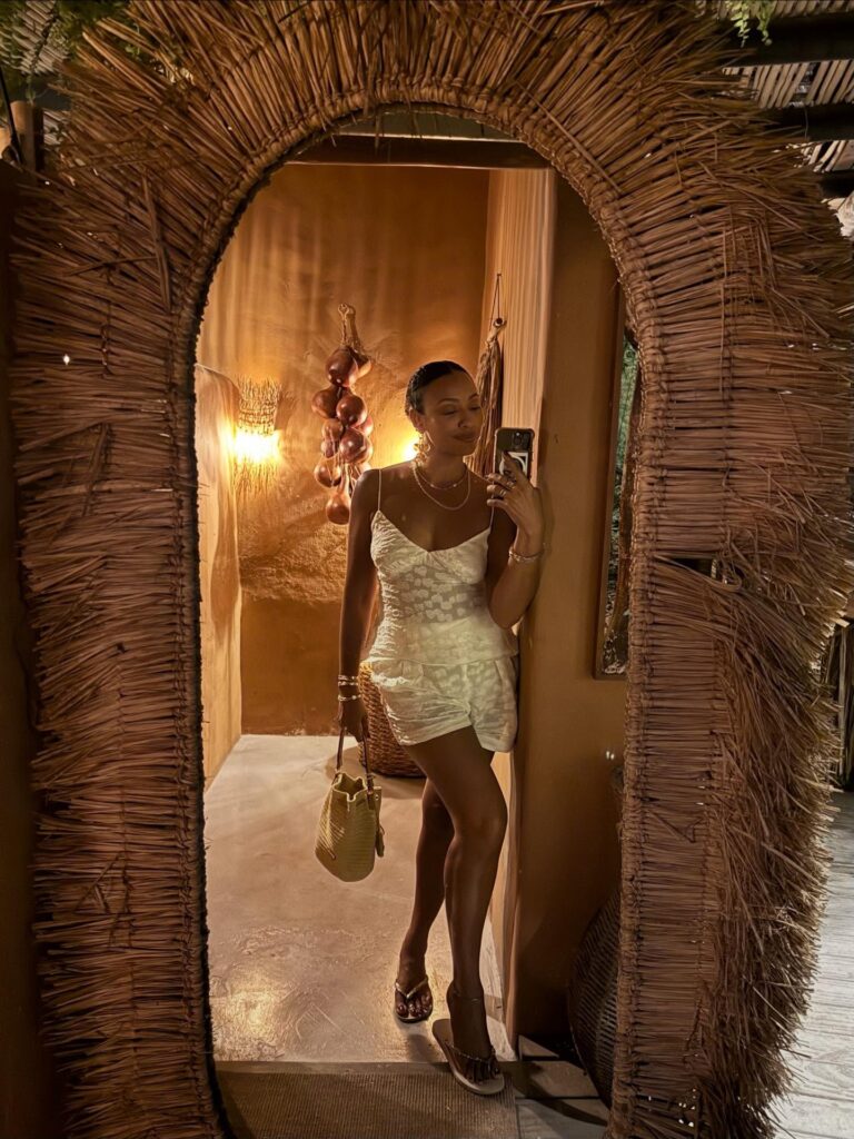 Réveillon em Trancoso: Celebridades Brindam ao Novo Ano com Estilo