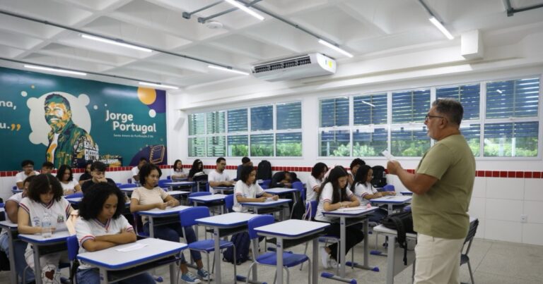 SEC Lança Vagas para 3 Mil Profissionais na Educação da Bahia