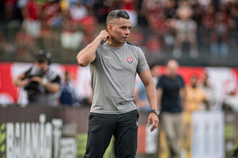 Técnico do Vitória Reflete sobre Chances Perdidas no Ba-Vi: 'Falta de Capricho'