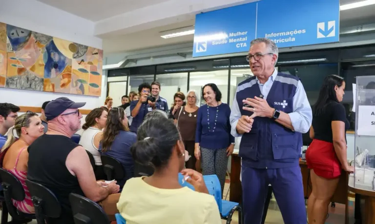 Vacinação Contra Dengue para Profissionais de Saúde: Anúncio do Ministro Padilha