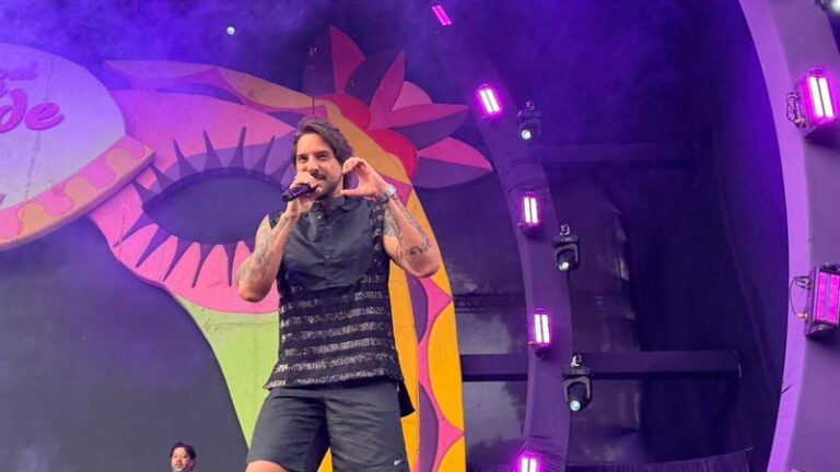 Anitta e Banda Eva Agitam o Carnaval na Cidade: Uma Noite de Música e Alegria