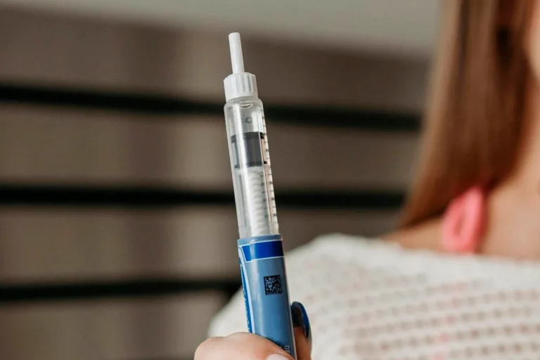 Atenção redobrada: Uso de canetas emagrecedoras no Brasil e o alerta para pancreatite