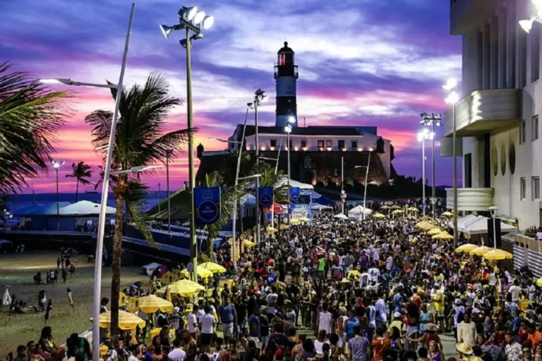 Bahia Registra Recorde de Turistas no Carnaval 2026: 3,7 Milhões de Visitantes e R$ 8 Bilhões em Rec