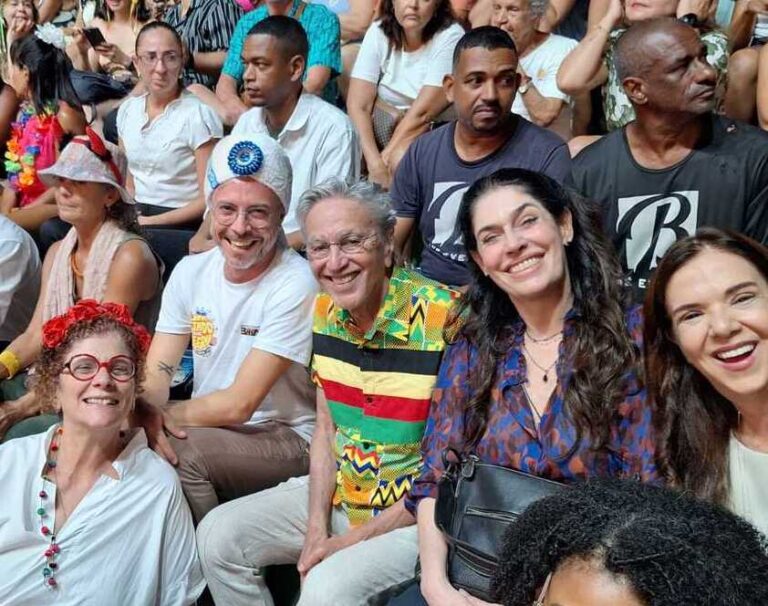 Caetano Veloso Brilha no Baile de Carnaval da OSBA: Uma Noite de Música e Tradição Caetano Veloso Brilha no Baile de Carnaval da OSBA: Uma Noite de Música e Tradição
