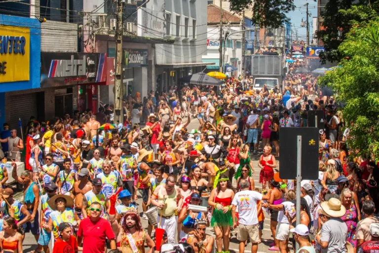 Carnaval em Paranaguá: Multidão e Shows Imperdíveis na Edição de 2026