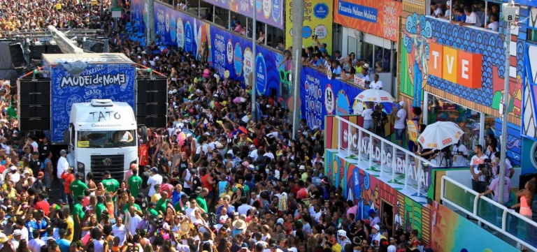 Carnaval Impulsiona Comércio e Turismo na Bahia com Crescimento de 6%