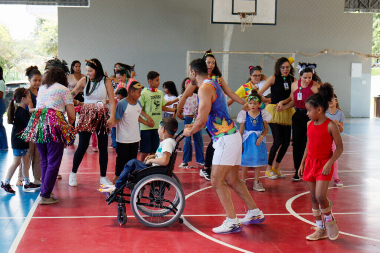Carnaval no Crer: Alegria e Conscientização para Pacientes e Colaboradores