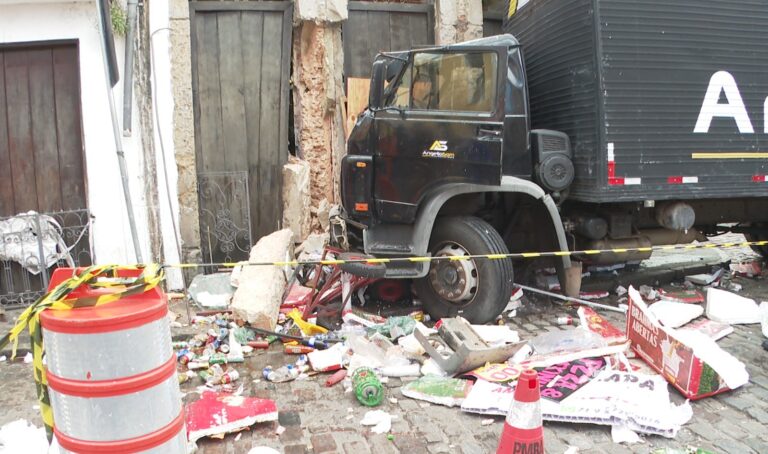 Casa do Benin Temporariamente Fechada Após Acidente com Caminhão Desgovernado Casa do Benin Temporariamente Fechada Após Acidente com Caminhão Desgovernado