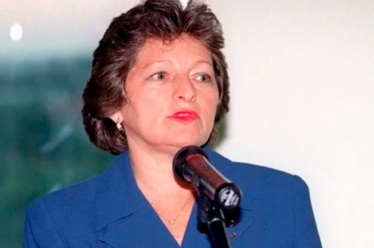 Comenda Ceci Cunha: Oito Mulheres Destacam-se na Política Brasileira Comenda Ceci Cunha: Oito Mulheres Destacam-se na Política Brasileira