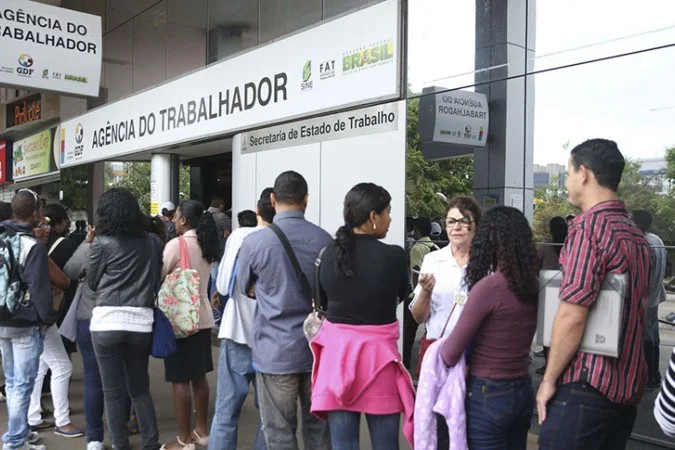 Desemprego no Brasil Cai para 5,6% em 2025: Um Sinal Positivo para a Economia Desemprego no Brasil Cai para 5,6% em 2025: Um Sinal Positivo para a Economia