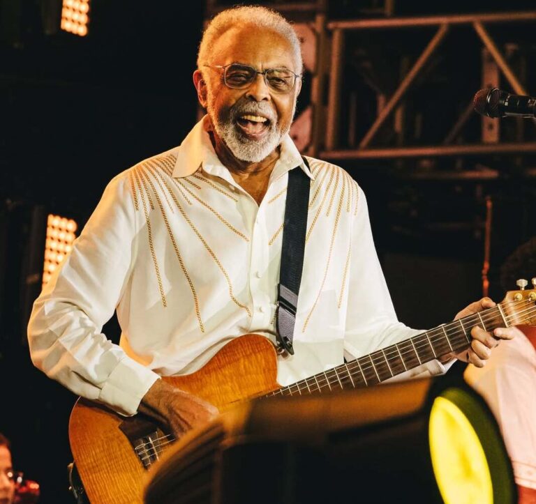 Gilberto Gil Brilha em Show Beneficente no Rio Vermelho com Ingressos Esgotados
