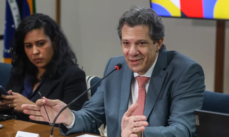 Haddad Apela ao Congresso para Regular os Supersalários no Serviço Público