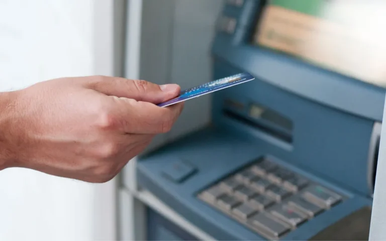 Itaú Anuncia Fechamento de Agência em Camaçari: Impactos na Região Metropolitana de Salvador