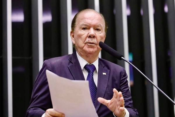 João Leão: 80 Anos de Legado e Influência na Política da Bahia João Leão: 80 Anos de Legado e Influência na Política da Bahia