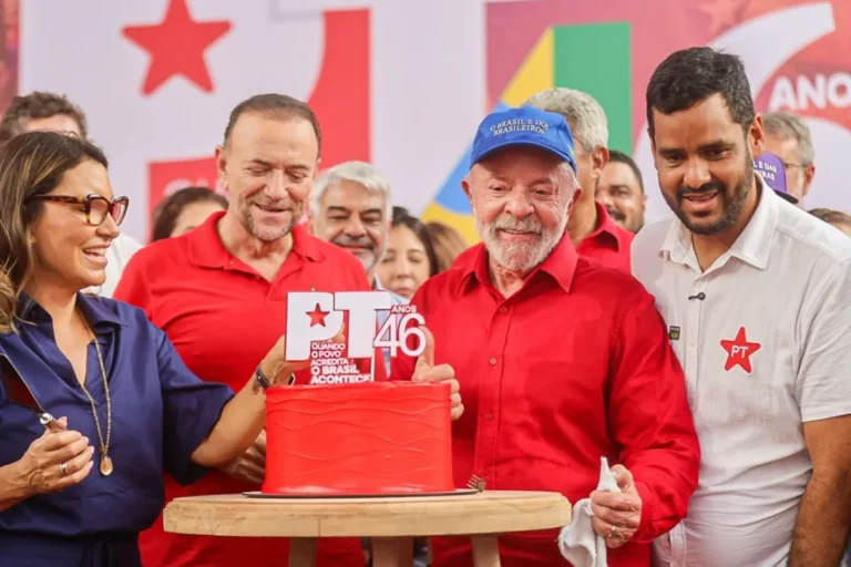 Lula Critica Política e Custo Eleitoral em Aniversário do PT