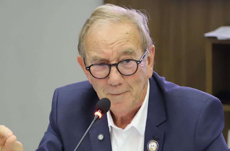 Bahia: Críticas Severas ao Uso de Recursos Públicos em Festas em Meio a Carências Básicas Bahia: Críticas Severas ao Uso de Recursos Públicos em Festas em Meio a Carências Básicas