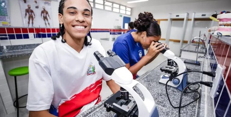 Bahia se Destaca em Educação: Quarto Maior Número de Estudantes em Tempo Integral do Brasil