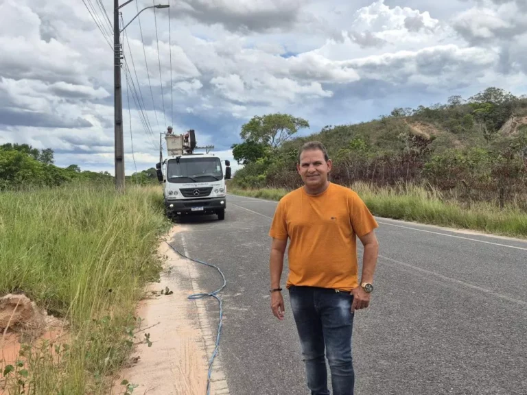 Bira Avança na Iluminação entre Amado Bahia e Dias d’Ávila e Cumpre Compromisso Bira Avança na Iluminação entre Amado Bahia e Dias d’Ávila e Cumpre Compromisso