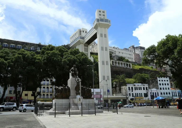Celebrando Salvador: 477 Anos da Primeira Capital do Brasil e Seus Encantos Celebrando Salvador: 477 Anos da Primeira Capital do Brasil e Seus Encantos