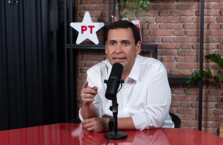 Crítica ao Apoio de Flávio Bolsonaro a ACM Neto: A Visão do PT na Bahia Crítica ao Apoio de Flávio Bolsonaro a ACM Neto: A Visão do PT na Bahia