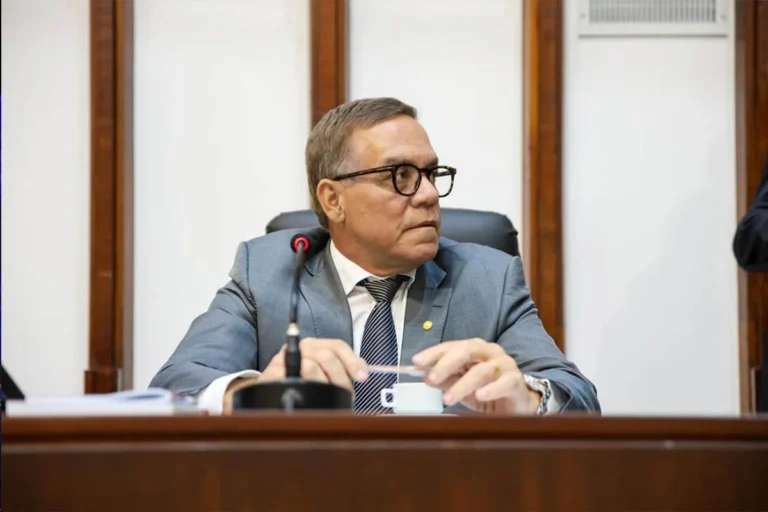 Deputado Solicita Informações sobre Contrato da Bahia com Banco Master