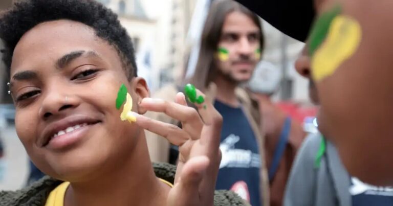 Engajamento da Juventude: Desafios e Estratégias no Cenário Político Atual