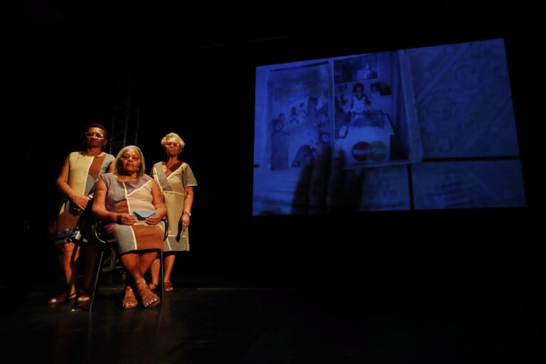 Espetáculo 'Maré Cheia' traz histórias de luta e memória das mulheres de Alagados