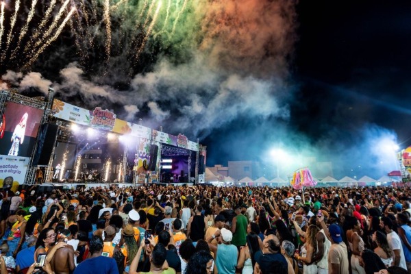 Festival de Arembepe: Katita Recebe Multidão na Segunda Noite de Shows Festival de Arembepe: Katita Recebe Multidão na Segunda Noite de Shows