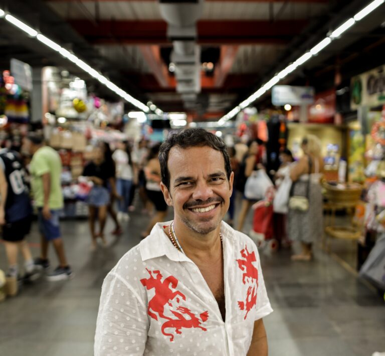 Gentinha: O Retorno poético de Marcelo Moutinho aos Contos do Cotidiano Carioca Gentinha: O Retorno poético de Marcelo Moutinho aos Contos do Cotidiano Carioca