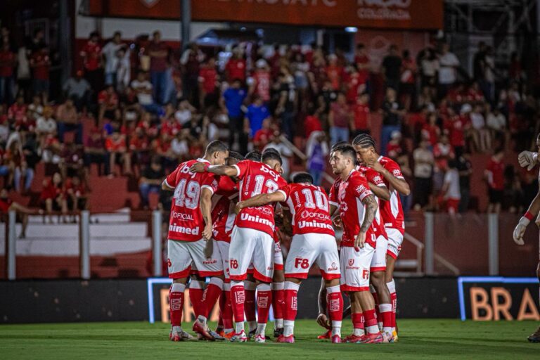 Guto Ferreira, o 'Rei do Acesso', é o novo técnico do Vila Nova-GO na Série B de 2026