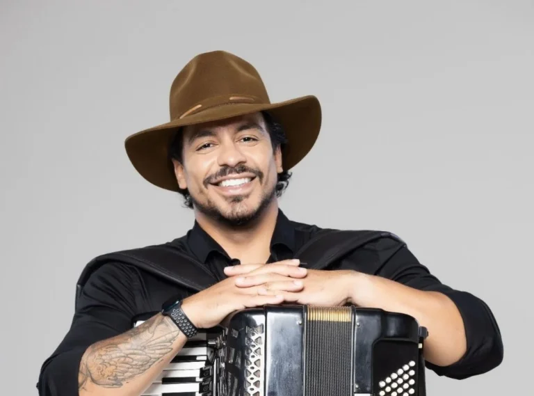 Herico Oliver Grava Novo Audiovisual no Rio Vermelho com Entrada Grátis