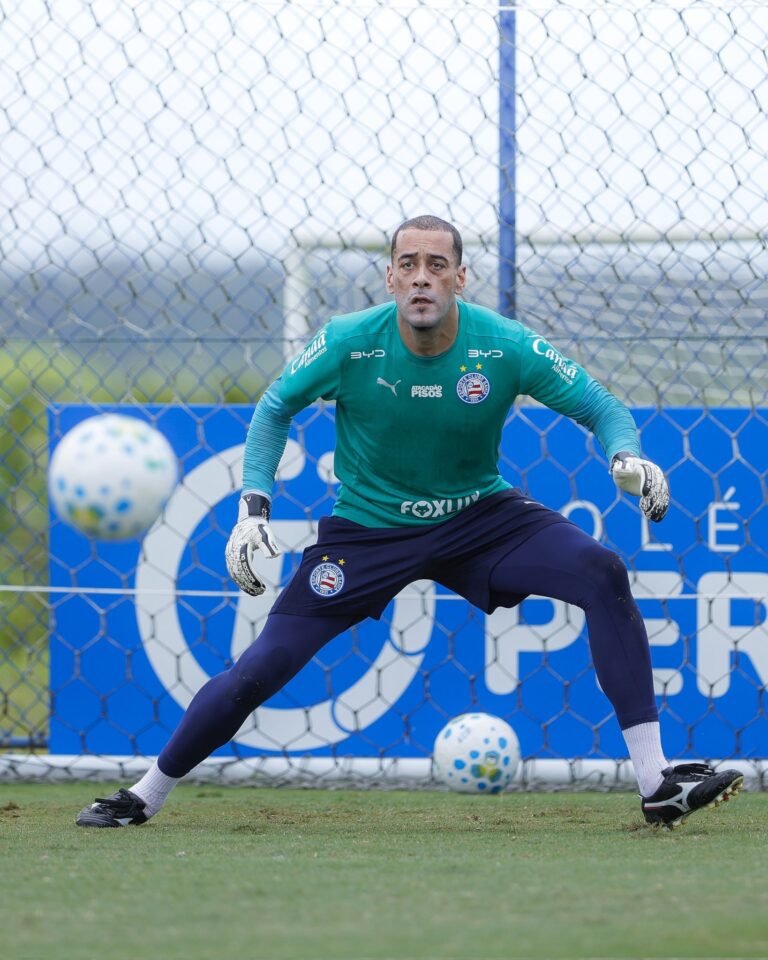 Léo Vieira se destaca em treino no Bahia, enquanto Willian José segue em transição Léo Vieira se destaca em treino no Bahia, enquanto Willian José segue em transição