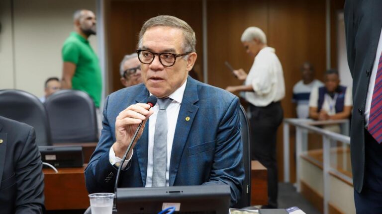 Luciano Ribeiro Solicita Informações sobre Poços Artesianos na Bahia para Melhorar Políticas de Abas
