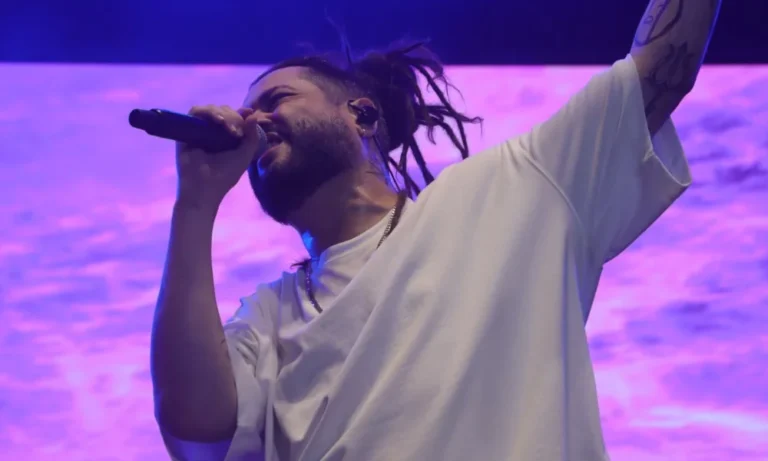 Maneva Leva Paz e Amor ao Festival de Arembepe com Seu Reggae Envolvente Maneva Leva Paz e Amor ao Festival de Arembepe com Seu Reggae Envolvente